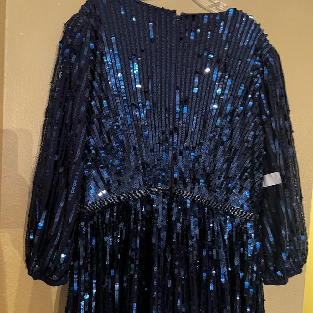 ▶️ Mac Duggal ◀️ Sequined 3/4 Sleeve V-Neck Plus Size Formal Gown - Picture 15 of 17